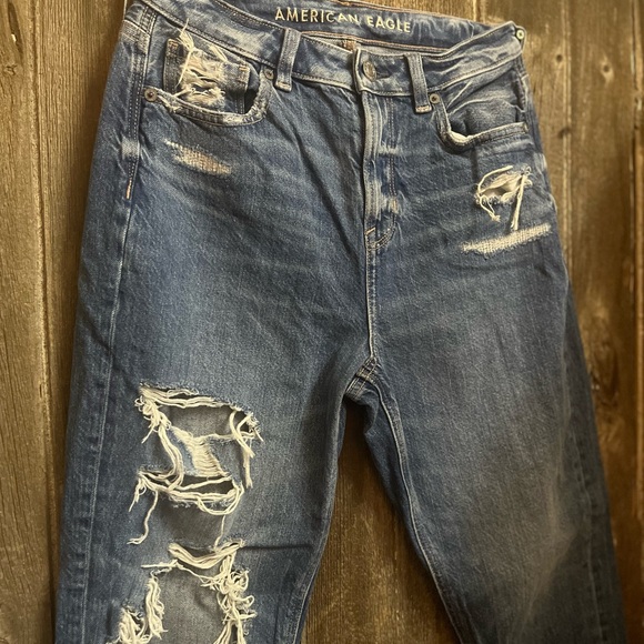 [01] American Eagle | Ripped Mom Jeans - Picture 4 of 7